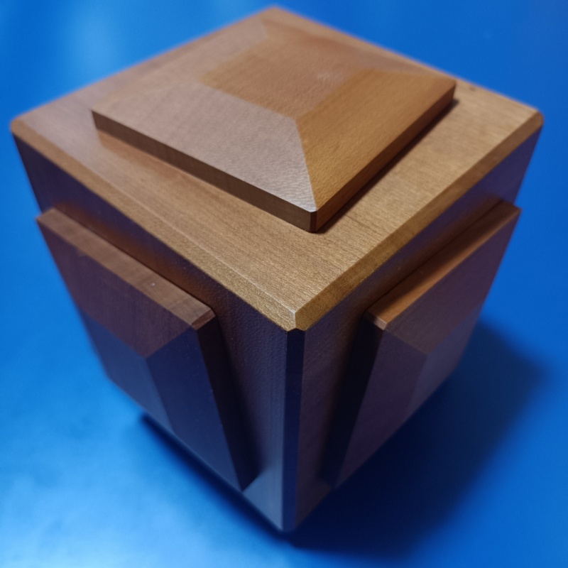 "Tortuous Box"(M-2) Karakuri Box Akio Kamei