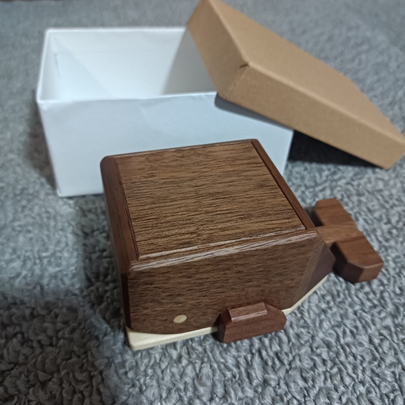 Baby Whale Karakuri Box Osamu Kasho