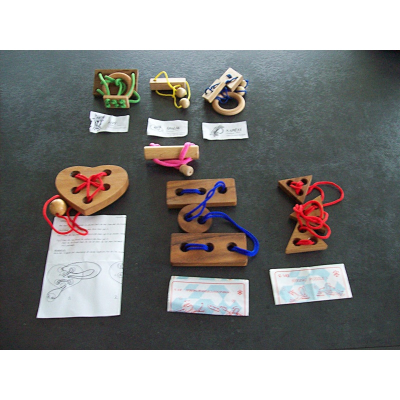7x Wooden with colored string puzzles
