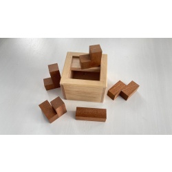 Half Lid Box (2021) packing puzzle by Hajime Katsumoto