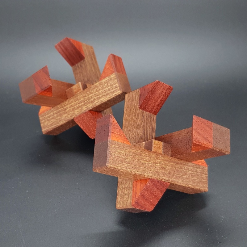 Kaon Interlocking Puzzle by Duane Einfeld and Eric Fuller