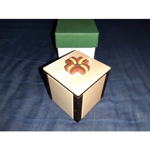 Reversible Box (2021 Karakuri Christmas gift)