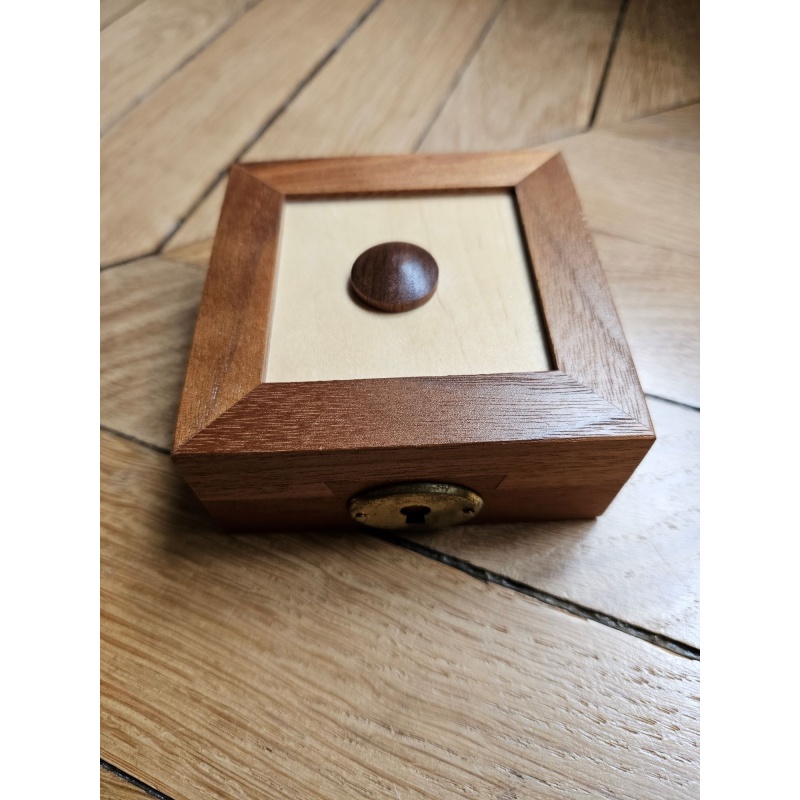 Sandfields Dovetail Jewel Box, Designed by Robert Sandfield, crafted by Perry McDaniel, IPP23