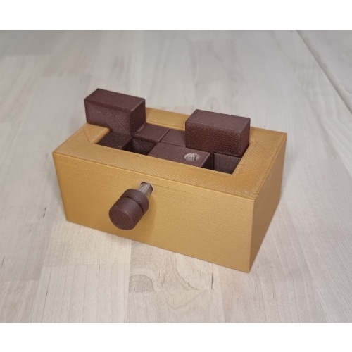 Pin-Up Box, by Lucie Pauwels