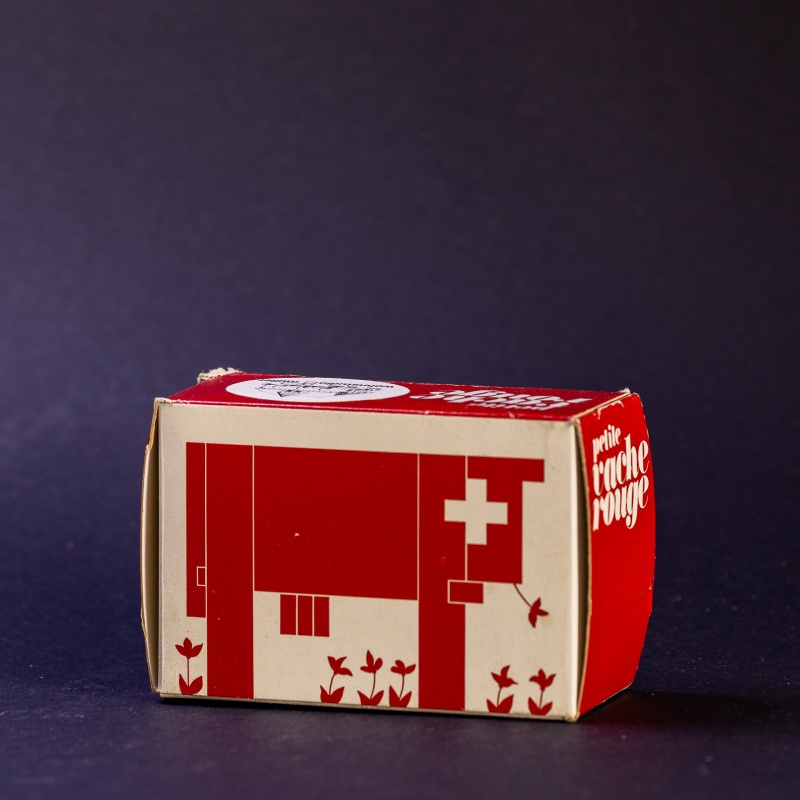 Petite vache rouge by Naef