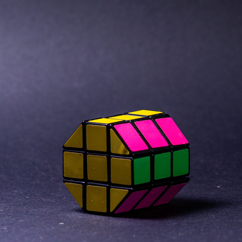 Four edged corners Cube