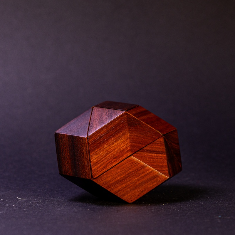 Icosahedron - Chinese B by Wayne Daniels