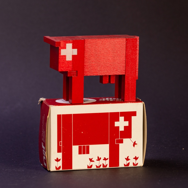 Petite vache rouge by Naef