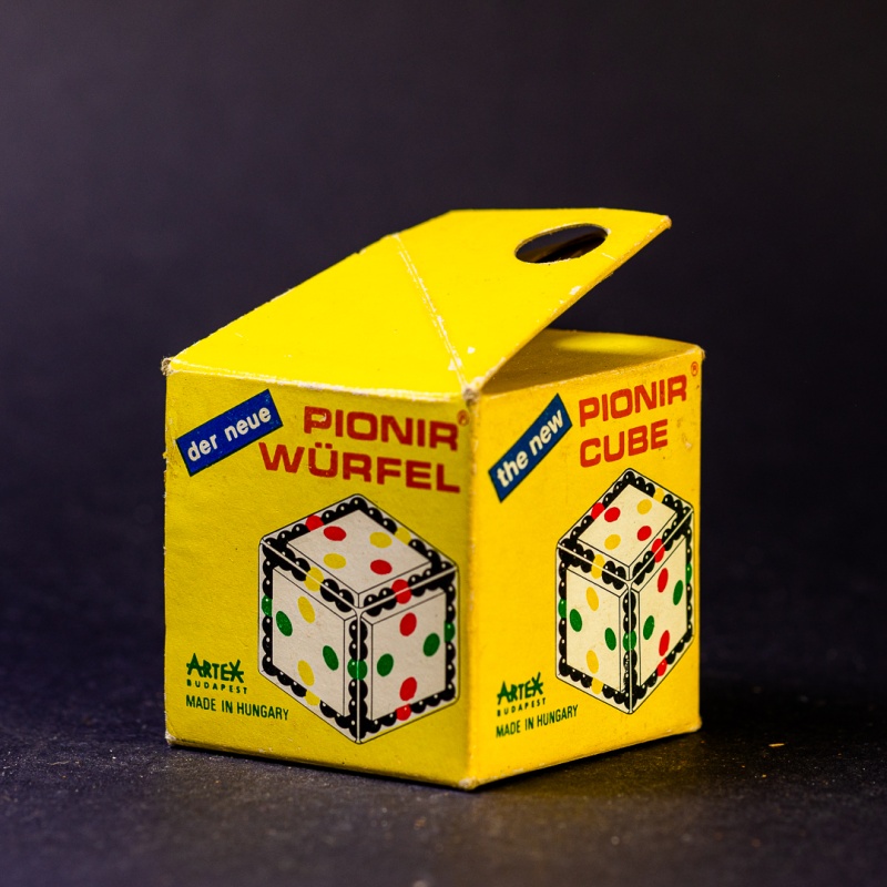 Pionir Cube by Artex