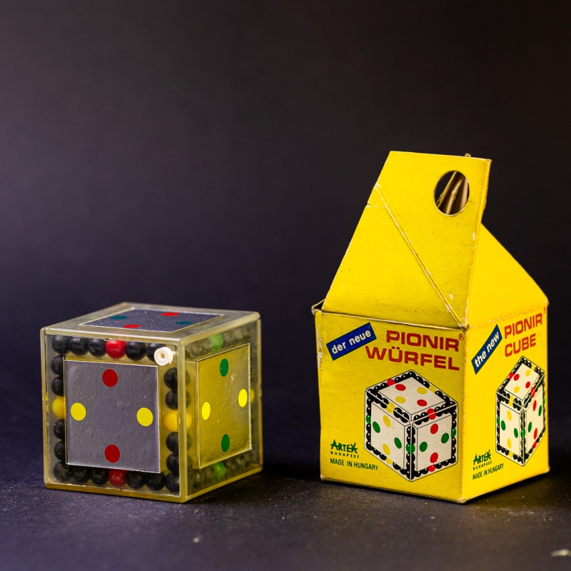 Pionir Cube by Artex