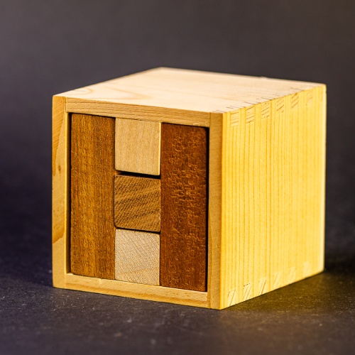 Jennifer Haselgrove Box CT 25 by Arjeu