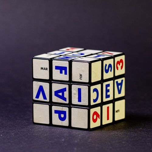 Rubik's Perpetual Calendar - French by Ideal Toy Company