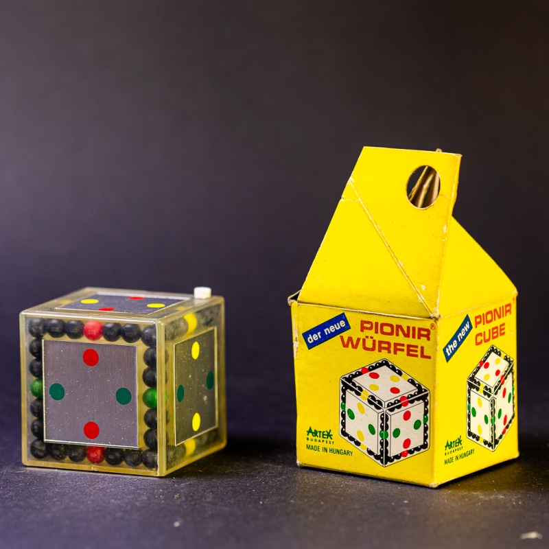 Pionir Cube by Artex