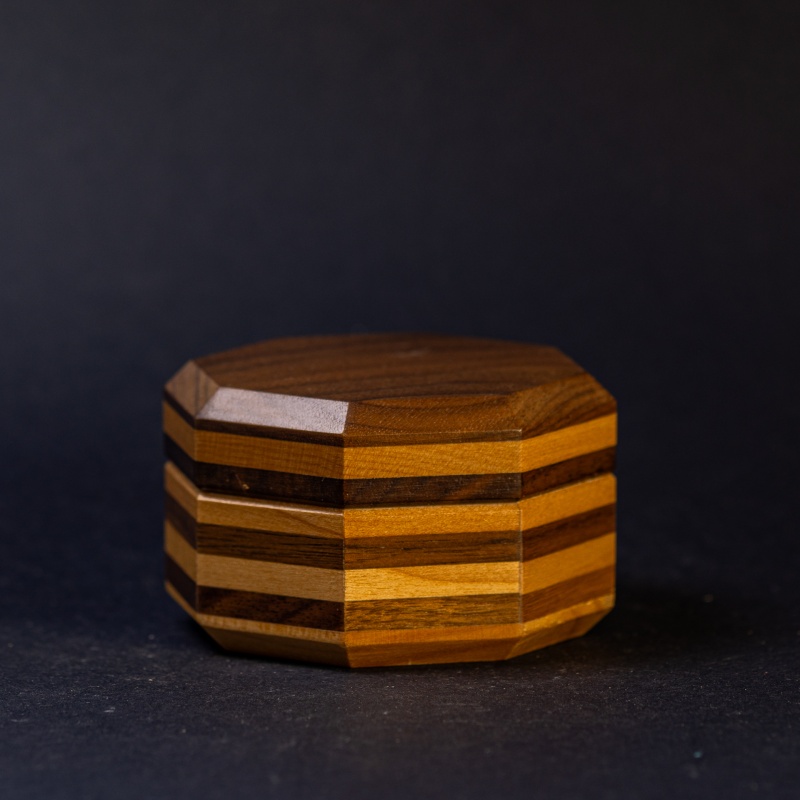 Pile of Discs / Octagon Box by Akio Kamei