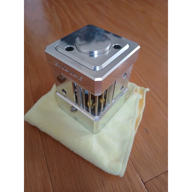 Bananas by Jon Keegan