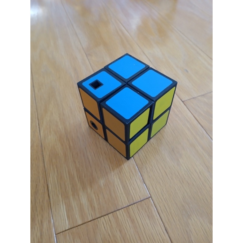 Knot-a-2x2 by Rex Perez