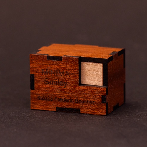 Minima Smiley by Frederic Boucher