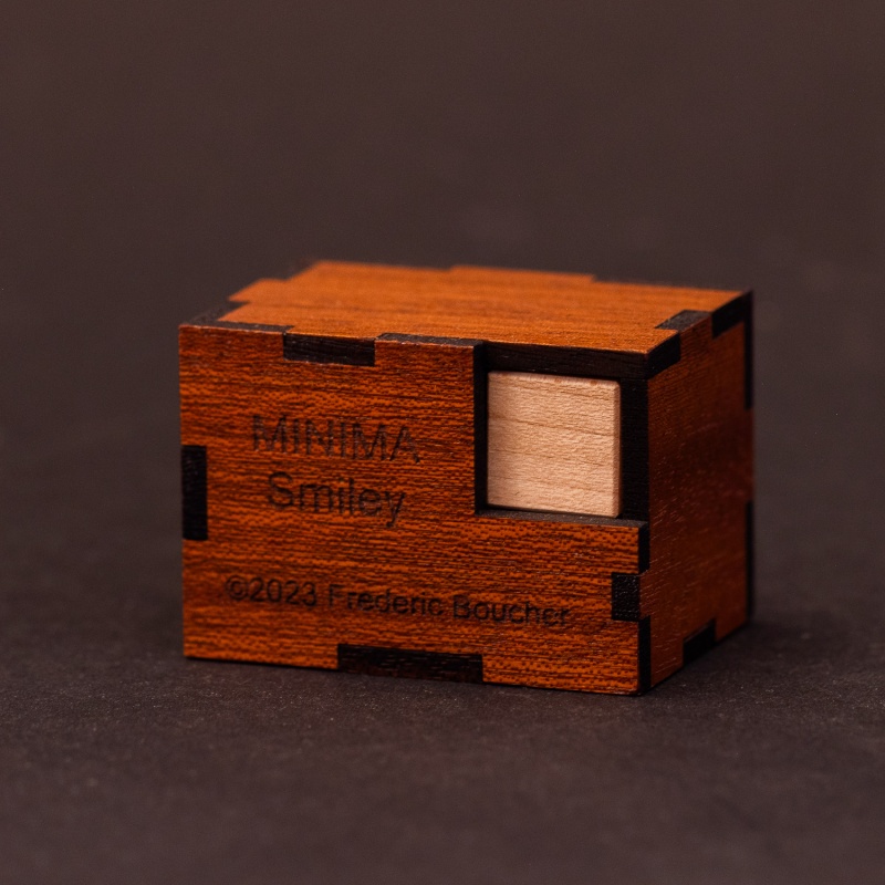 Minima Smiley by Frederic Boucher