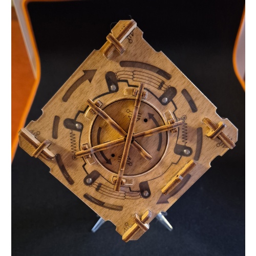 Cluebox - Escape Room in a Box. Cambridge Labyrinth.