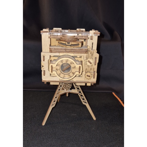 Cluebox - Escape room in a box. Sherlock's Camera
