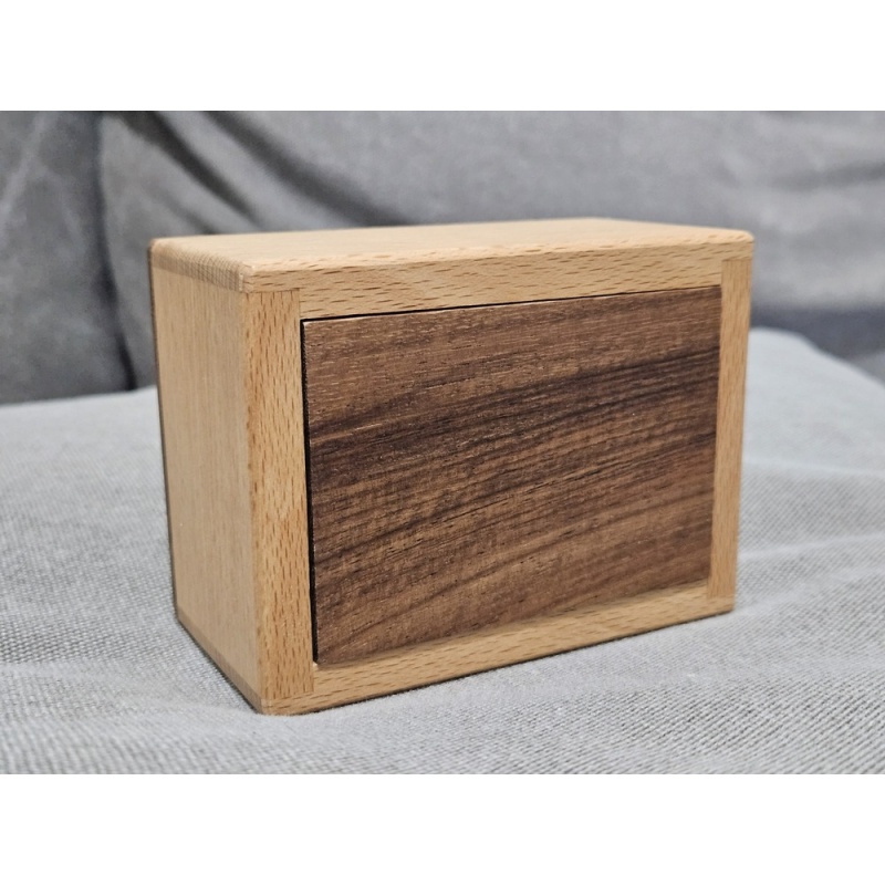 Spirit Box by Dee Dixon
