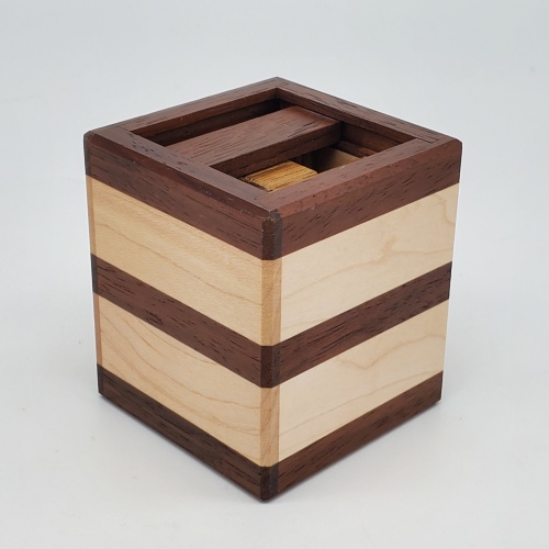 Obstacle Box by Lucie Pauwels and Eric Fuller
