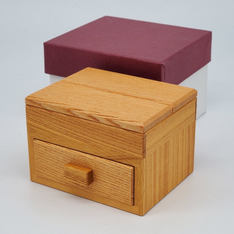 Line Symmetric Traps by Hiroshi Iwahara