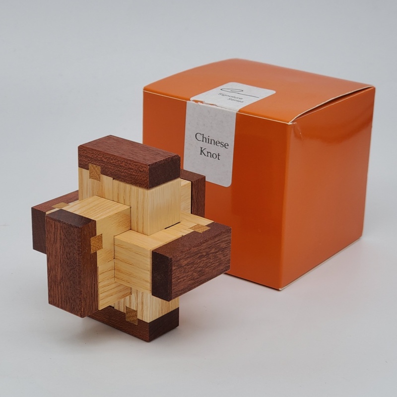 Chinese Knot by Christoph Lohe and Eric Fuller