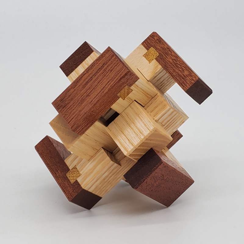 Chinese Knot by Christoph Lohe and Eric Fuller