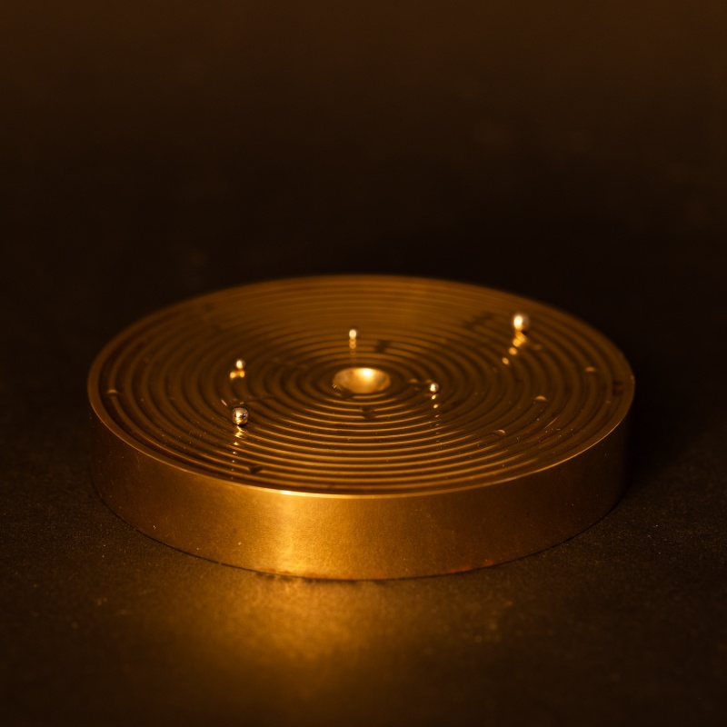 Brass circular labyrinth - 1Kg!