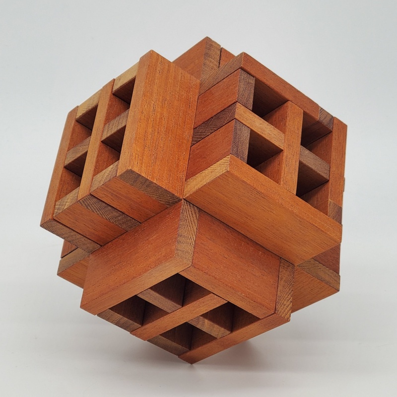 Tubular Burr Box by Ronald Kint-Bruynseels