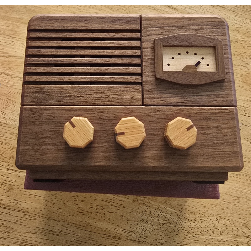 Antique Radio (RF-37-1)