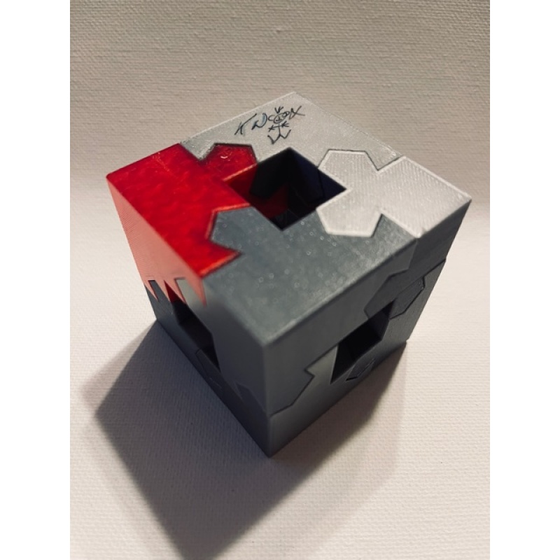 Kawai Tsugite Cube ‘Red Corner’ by Roland Koch