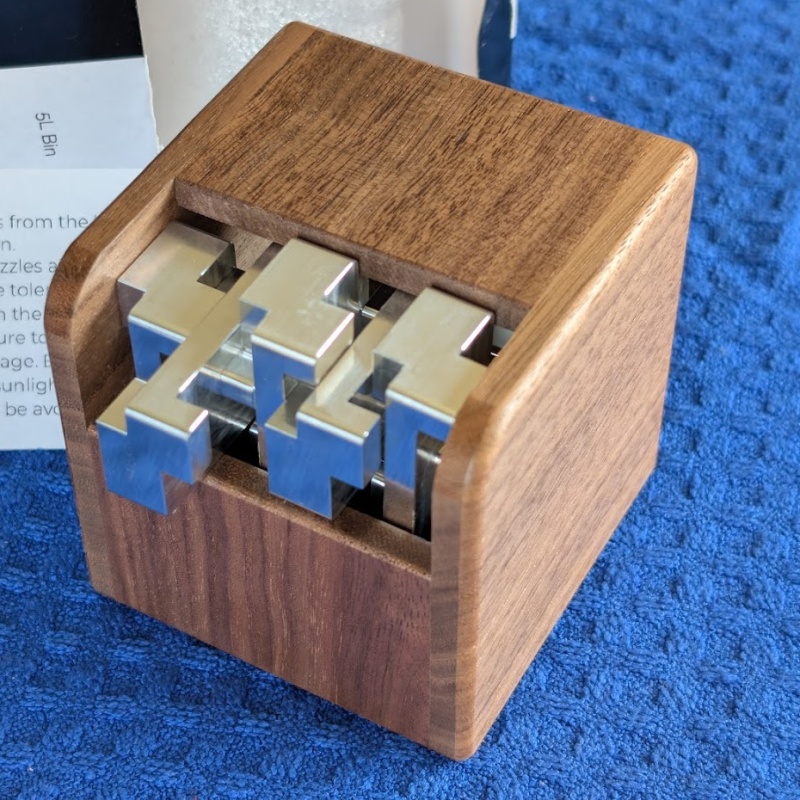 5L Bin by Goh Pit Khiam / Cubic Dissection