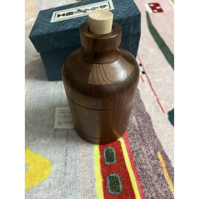 Bottle in Rome by Akio Kamei