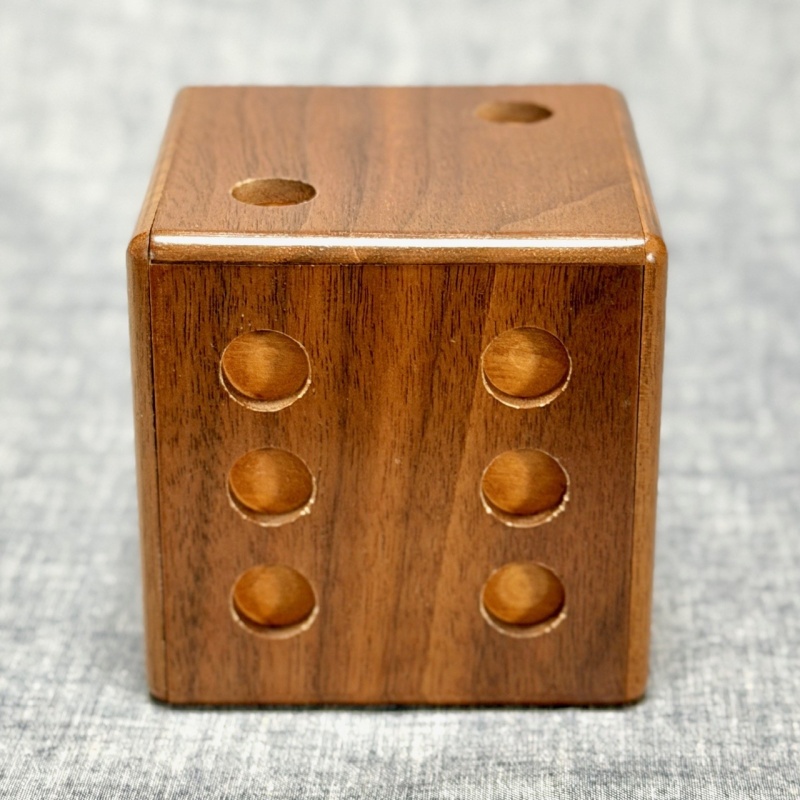 Dice (P-9-3) (1997) by Akio Kamei