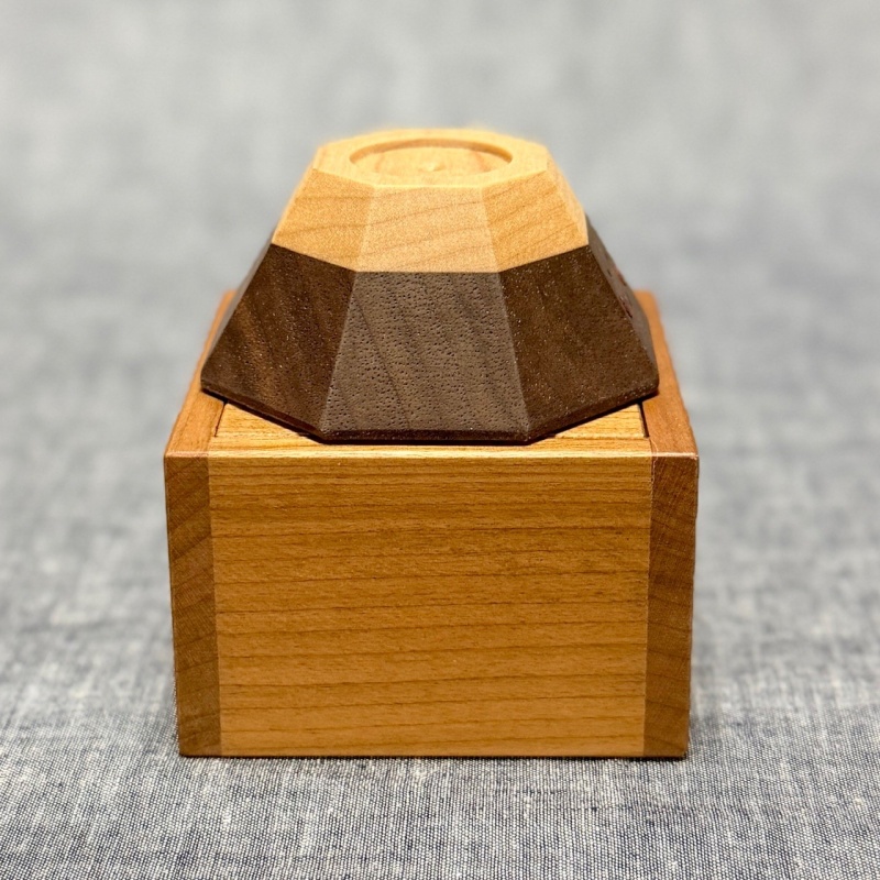Upside down Fuji Box by Daiki Arimura KCG