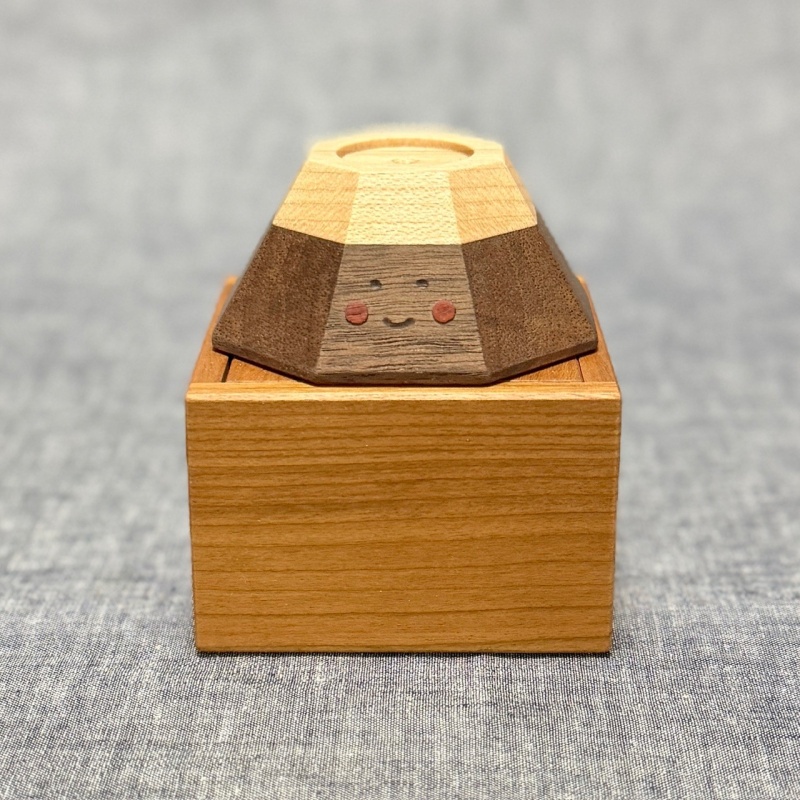 Upside down Fuji Box by Daiki Arimura KCG