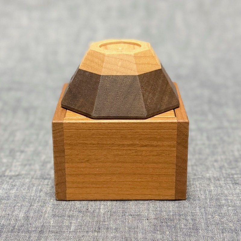 Upside down Fuji Box by Daiki Arimura KCG
