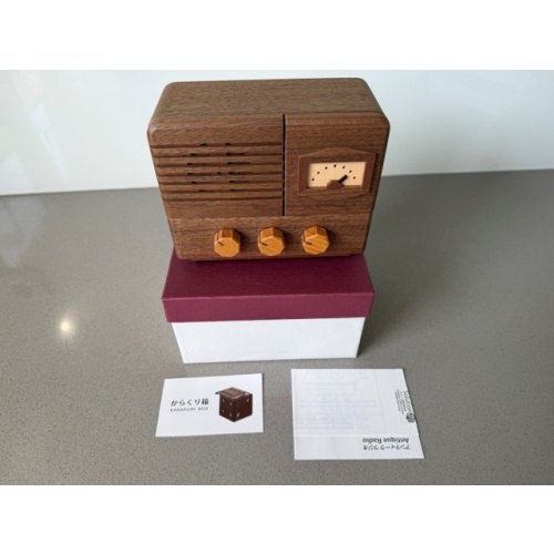 Antique Radio by Hiroshi Iwahara (RF-37-3)