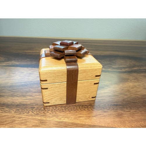 Box with a Ribbon - Akio Kamei