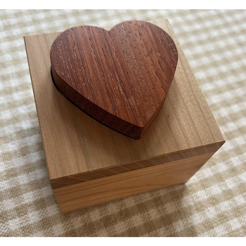 Caught Heart / Heart Box by Stephen Baumegger (Pelikan)