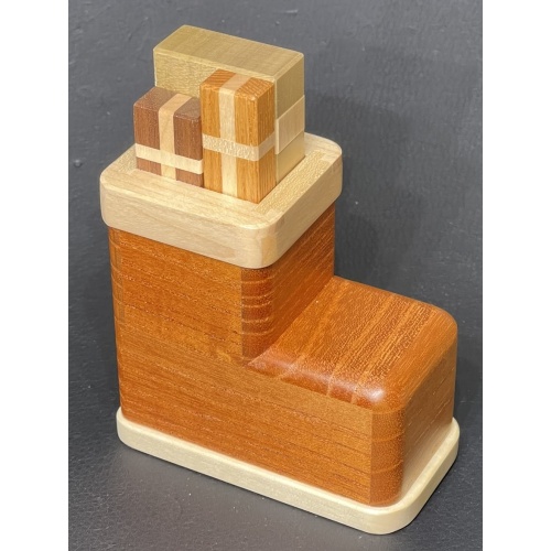 Christmas Boots by Yasuaki Kikuchi (Karakuri)