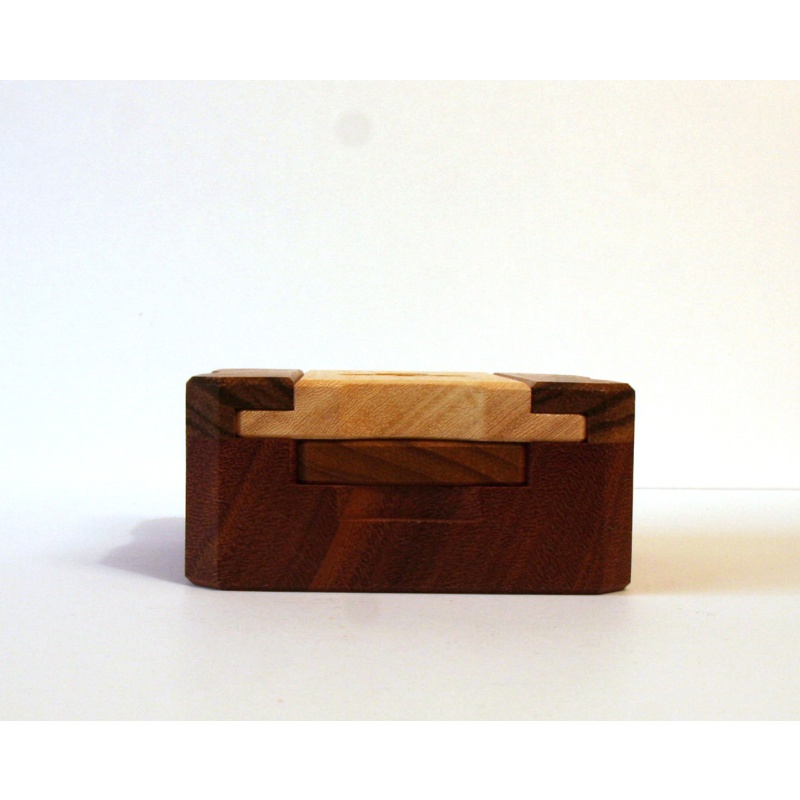 Juno - Club Case (2017)