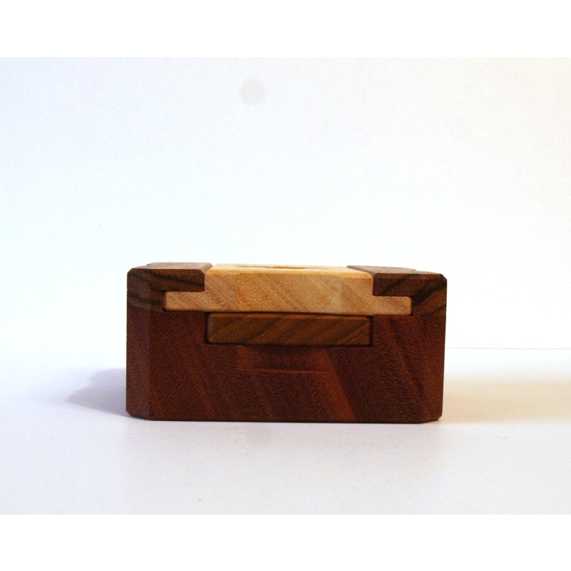 Juno - Club Case (2017)