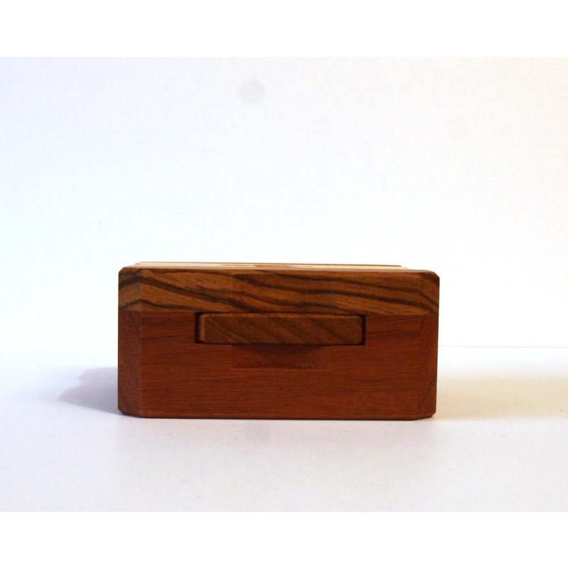 Juno - Club Case (2017)