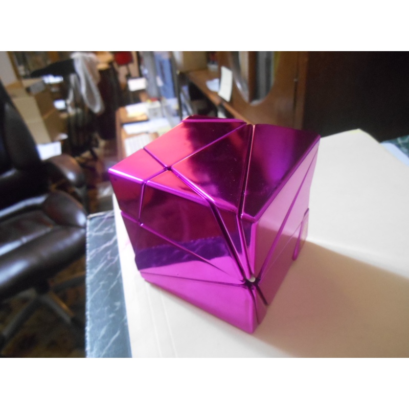 Pitcher Insanity Cube, metallized pink, mfg Calvin.