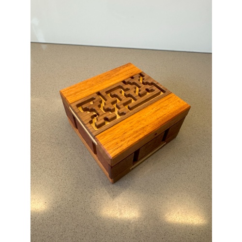 Dual Meanders Box