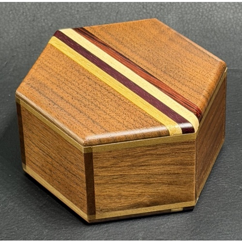 Hexagon by Hiroyuki Oka (Karakuri Christmas Gift 2008)