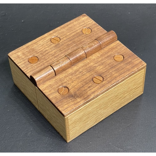 Hinge by Tatsuo Miyamoto (Karakuri Creation Group)